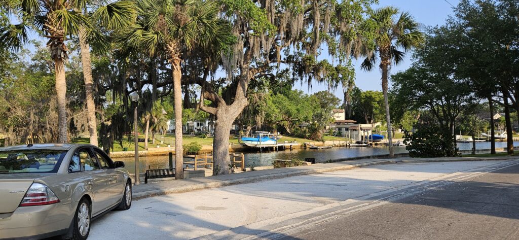 Cotee River Park parking